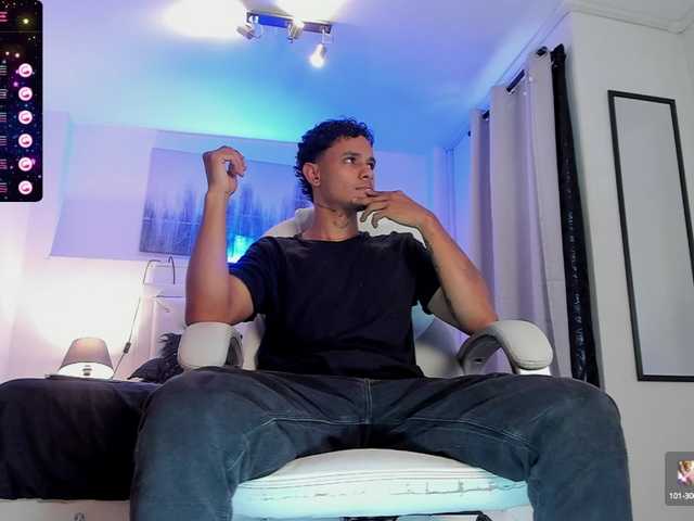 Live sex webcam photo for ThomasAcosta #277831682