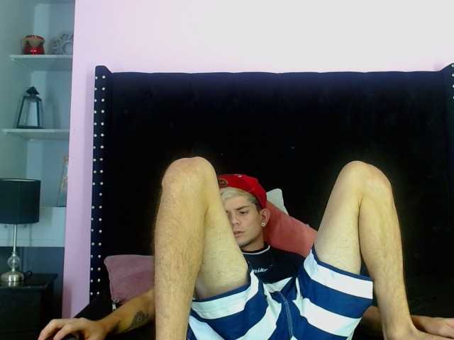 Live sex webcam photo for ThomasCarter1 #275993837