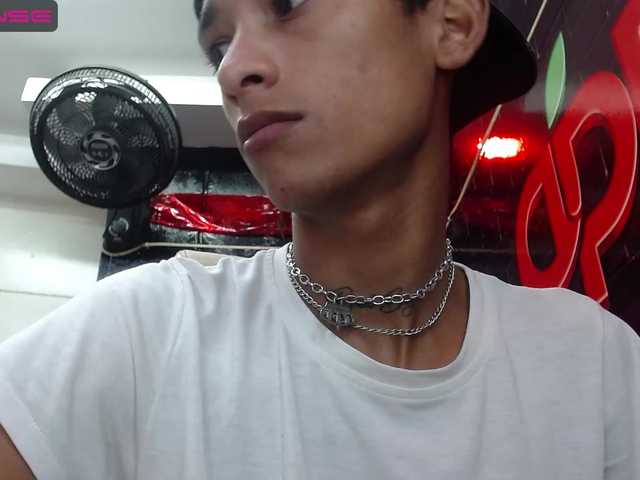 Live sex webcam photo for ThomasEscalante #275712578