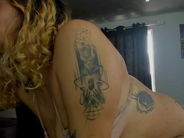 Live sex webcam photo for Thomasandkitana #276907995