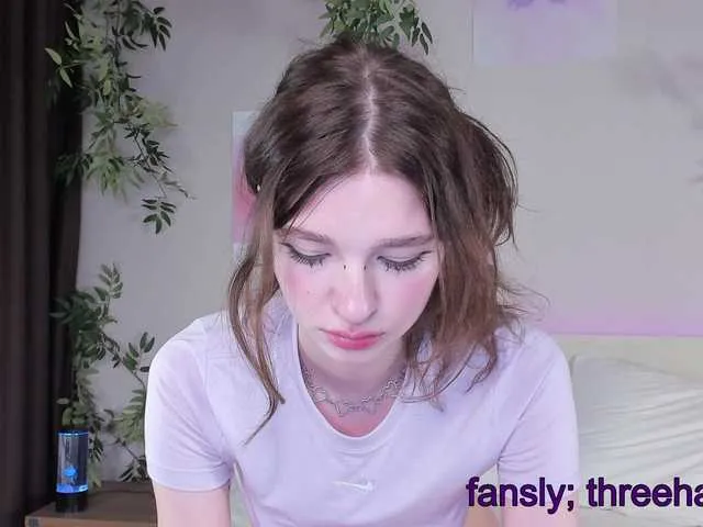 Live sex webcam photo for ThreeHannahhh #277202560