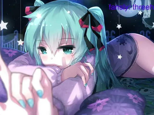 Live sex webcam photo for ThreeHannahhh #277250156