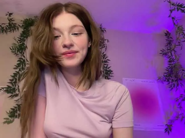 Live sex webcam photo for ThreeHannahhh #277340439