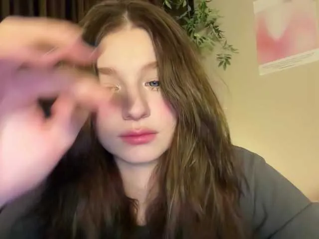 Live sex webcam photo for ThreeHannahhh #277354547