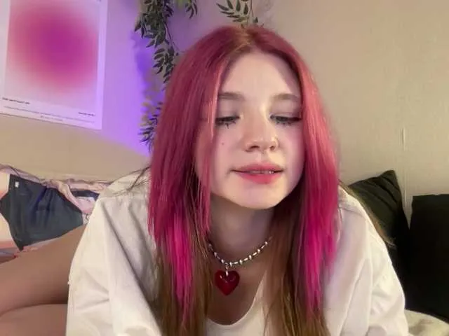 Live sex webcam photo for ThreeHannahhh #277476753