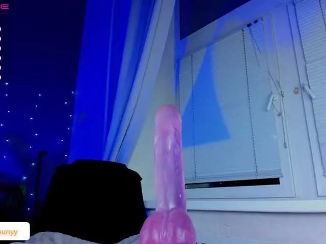 Live sex webcam photo for TiReyya #275971096