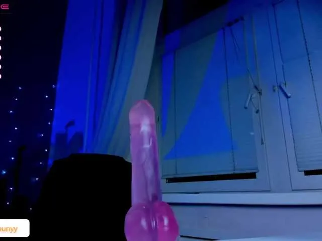 Live sex webcam photo for TiReyya #276040457