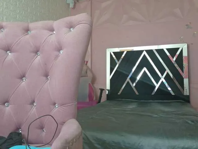 Live sex webcam photo for TianaMorrison #290345416