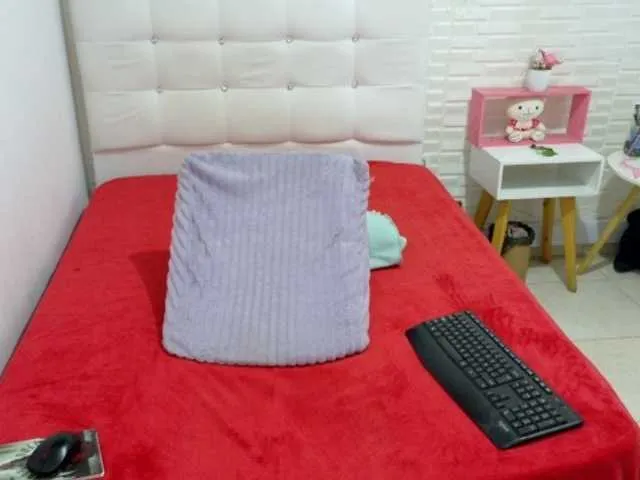 Live sex webcam photo for TianaMorrison #290947305