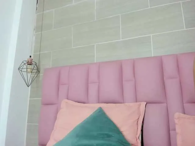 Live sex webcam photo for Tiara- #290243364