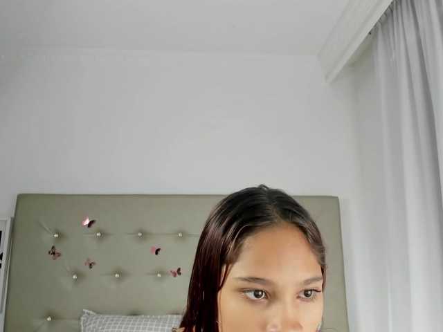 Live sex webcam photo for Tiara-Hunt #275114329