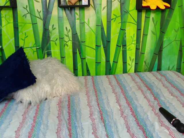 Live sex webcam photo for Tifany-Suarez #273772777