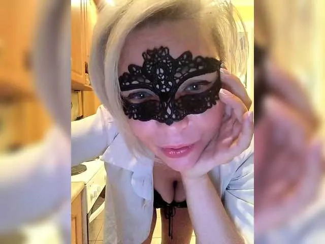 Live sex webcam photo for TilyTily #291415315