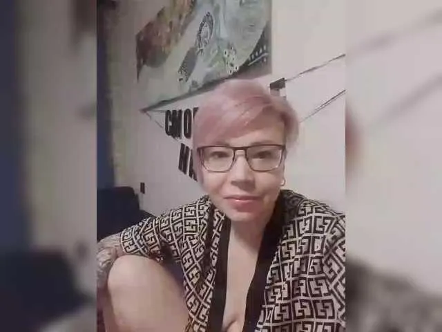 Live sex webcam photo for TilyTily #293081210