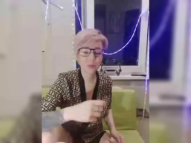 Live sex webcam photo for TilyTily #293164944