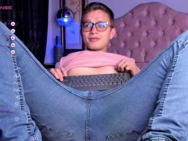 Live sex webcam photo for Tim-Wolf1 #276322811