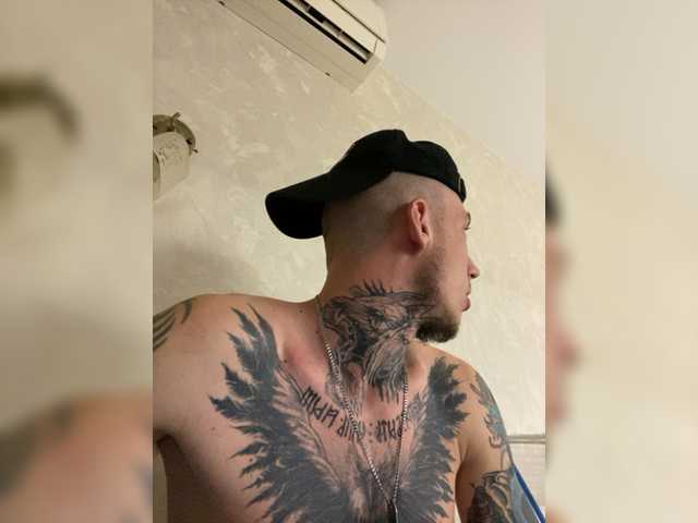 Live sex webcam photo for Tim69m #276740840