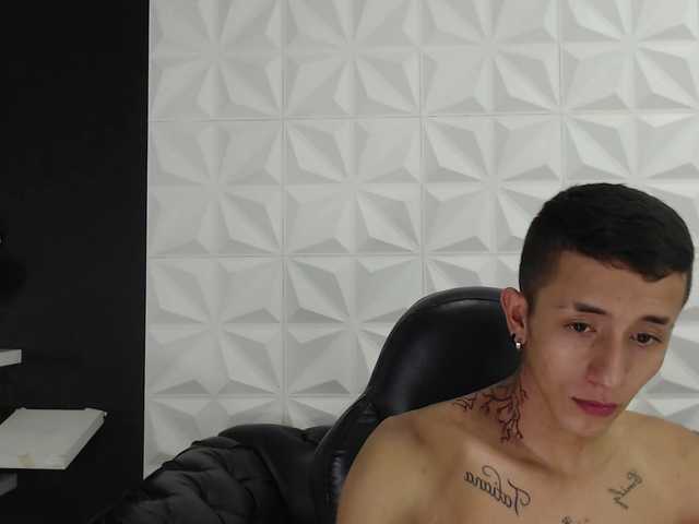 Live sex webcam photo for Timmy-Jamess #275539992