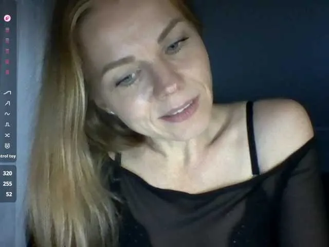 Live sex webcam photo for Tina45516 #294236523