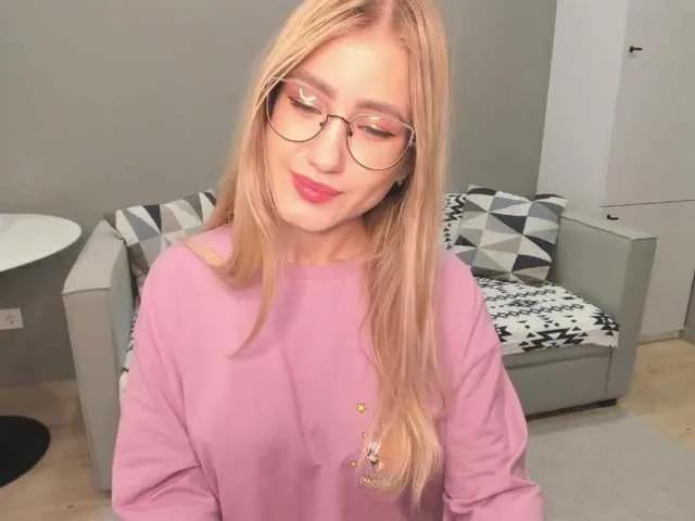 Live sex webcam photo for TinaYork #273100939