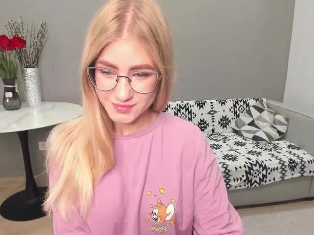 Live sex webcam photo for TinaYork #273194439