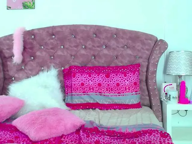 Live sex webcam photo for Tinafox2 #274686197