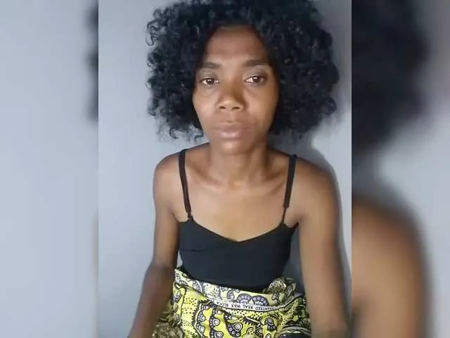 Live sex webcam photo for Tinah2 #290411738