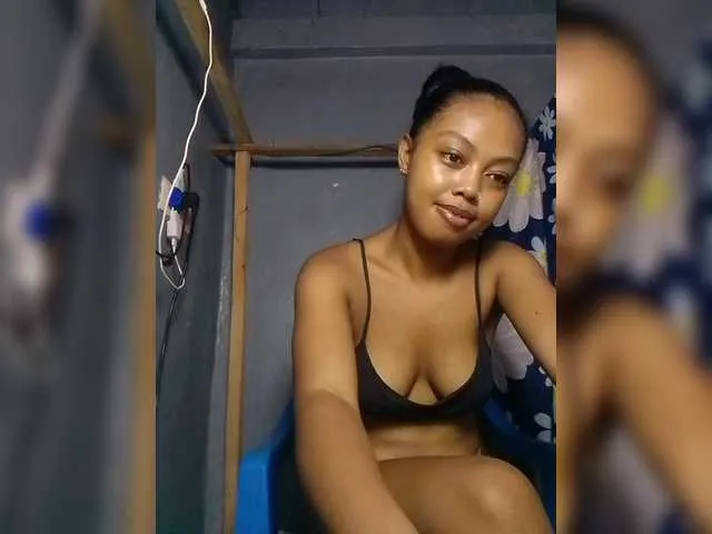 Live sex webcam photo for Tinah2 #290545243
