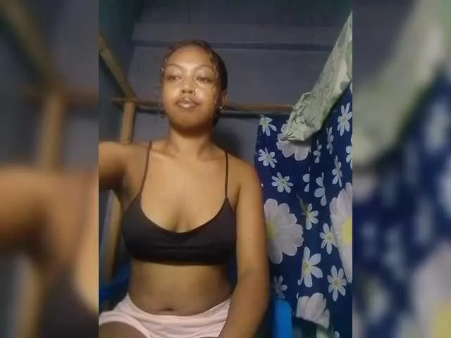 Live sex webcam photo for Tinah2 #290549844