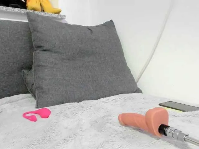 Live sex webcam photo for Tinas5 #277389367