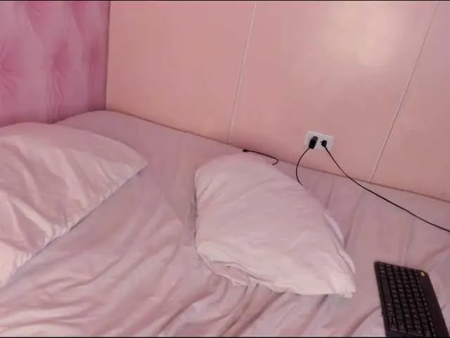 Live sex webcam photo for Tinawhitex #290442921