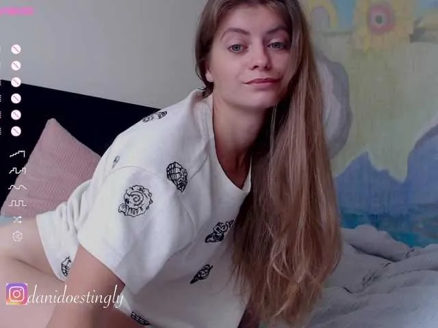 Live sex webcam photo for Tinglfeely #275639625