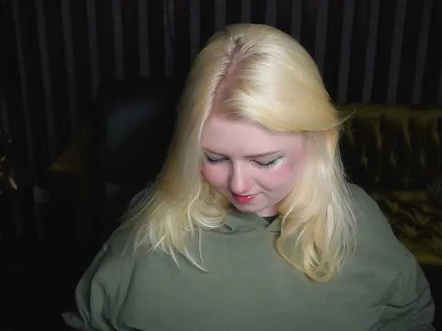 Live sex webcam photo for TinkerBelll #273316105