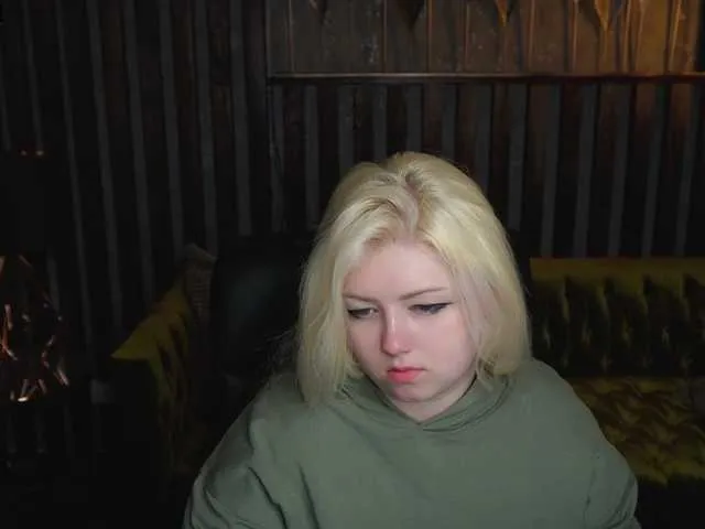 Live sex webcam photo for TinkerBelll #273324136