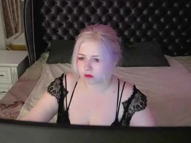 Live sex webcam photo for TinkerBelll #273463595
