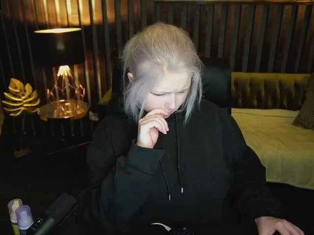 Live sex webcam photo for TinkerBelll #273478435