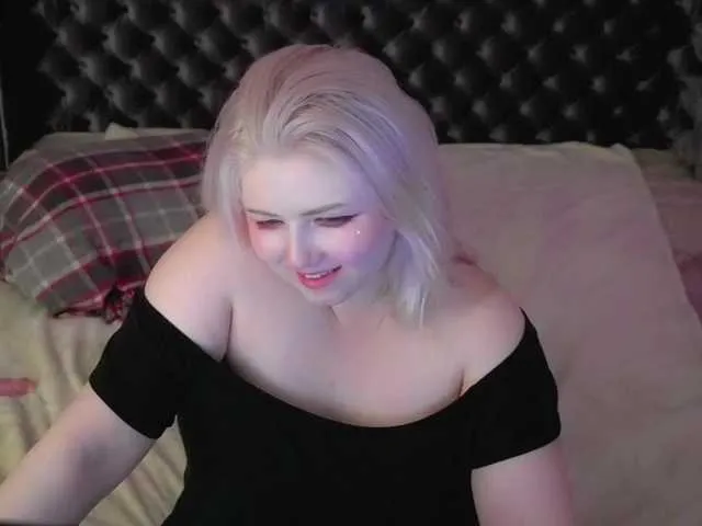 Live sex webcam photo for TinkerBelll #273498319