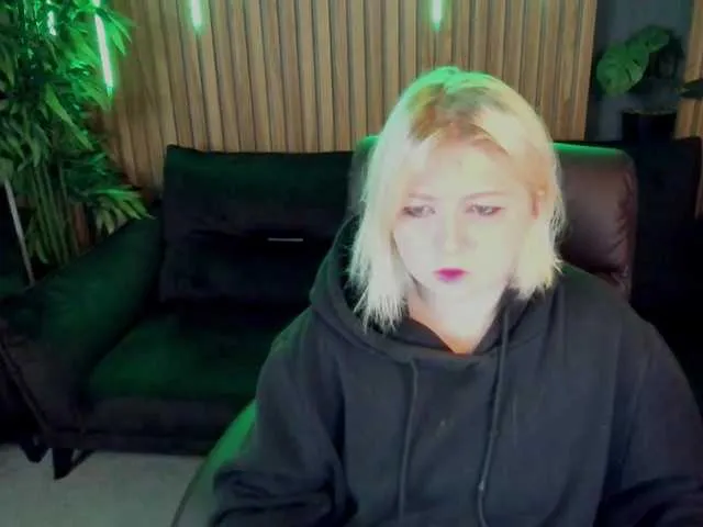 Live sex webcam photo for TinkerBelll #274453172