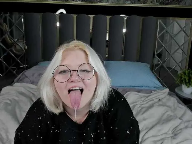 Live sex webcam photo for TinkerBelll #275343433