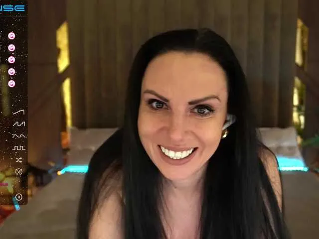 Live sex webcam photo for TishaMurr1 #277938931