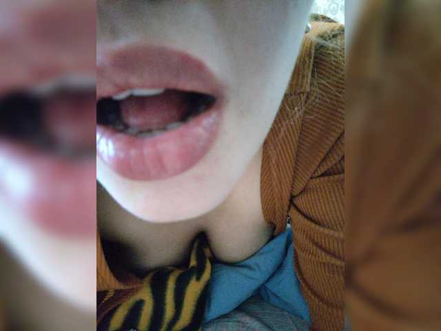 Live sex webcam photo for TitiPiti24 #275592617