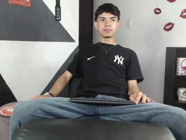 Live sex webcam photo for Tobbyhot #278252767