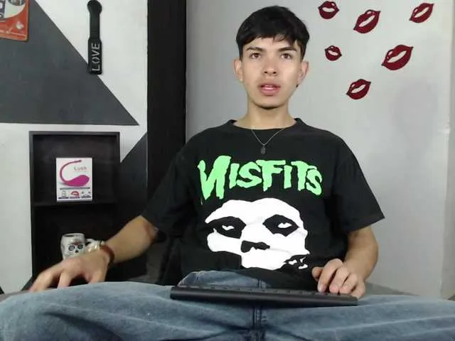 Live sex webcam photo for Tobbyhot #278279770