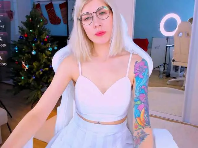 Live sex webcam photo for TokyoCat #290240972