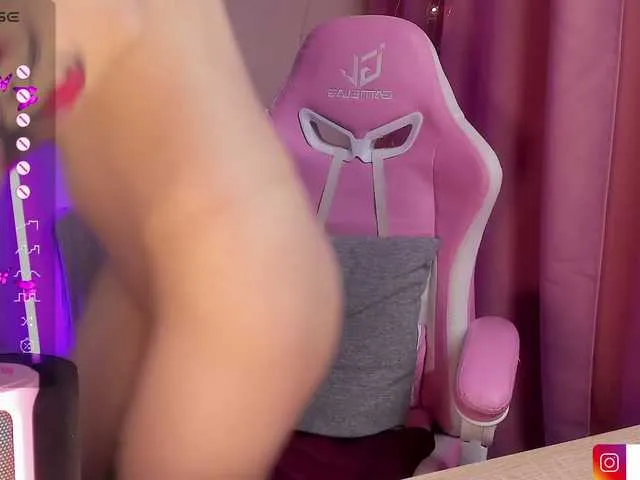 Live sex webcam photo for TokyoDream #290387130