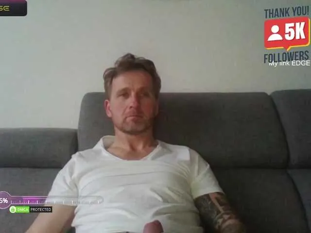 Live sex webcam photo for Tomhardic #278146641