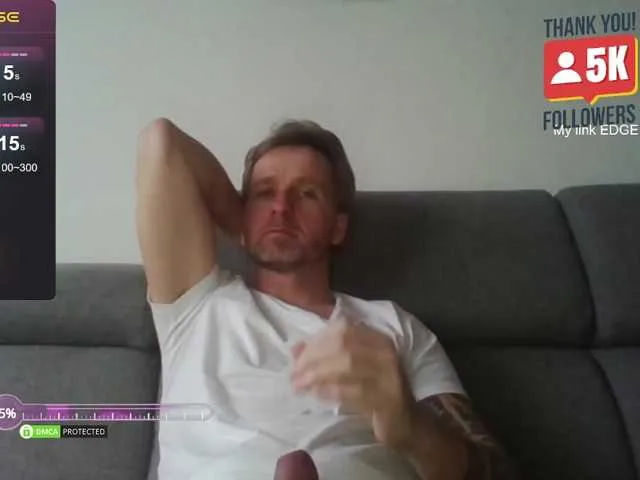 Live sex webcam photo for Tomhardic #278166663