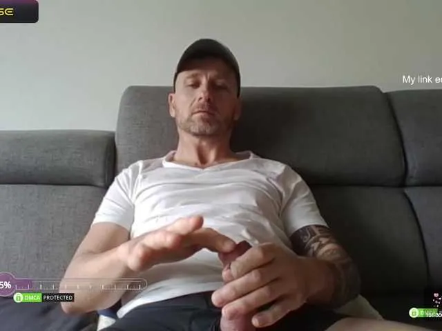 Live sex webcam photo for Tomhardic #278268896