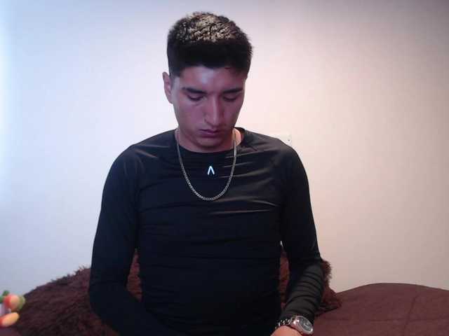 Live sex webcam photo for Tomhoffman #277016628