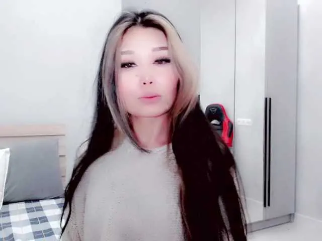 Live sex webcam photo for TomiLun #276370966